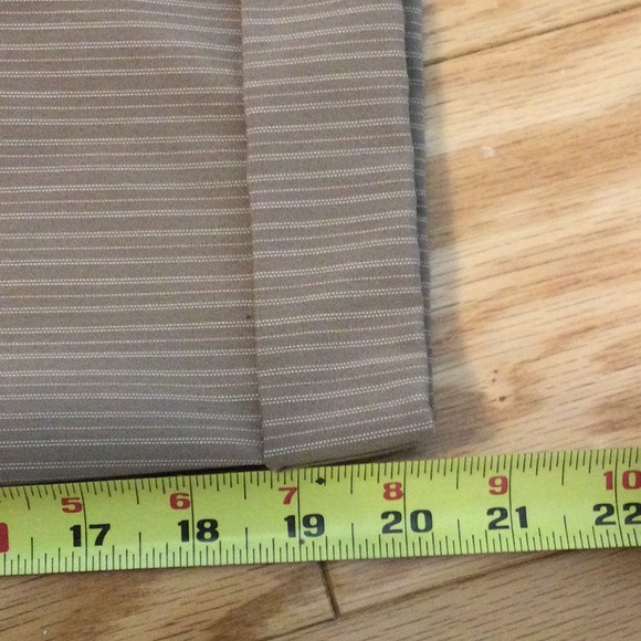 14 Izod tan striped activity Capri pants - Picture 13 of 16